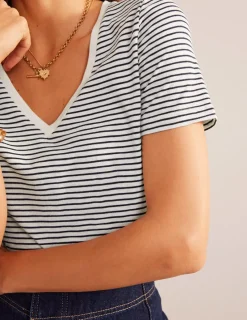 Nightwear & Lougewear | T-Shirts & Tanks-Boden Regular V-Neck Slub T-shirt-Ivory, Navy Ivory,Navy