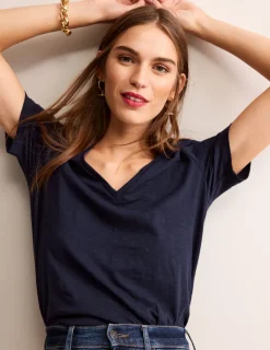 Tops & Blouses | T-Shirts & Tanks-Boden Regular V-Neck Slub T-shirt- Navy
